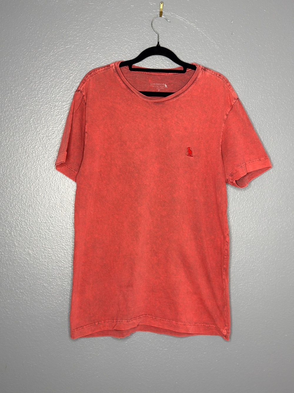 Sidewalk Brazilian Men’s Acid Washed Coral Short-Sleeve Crewneck Tee Small